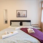 Apartmán Modernes Mit Kueche, Wlan & Gemeinschaftsbad